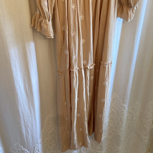 Womens Embroidered dress, worn once. In great condition! Size large! - Picture 4 of 9